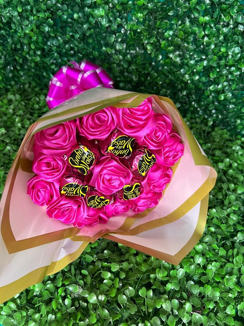 Boque de cetim com bonbons - Imagem 3